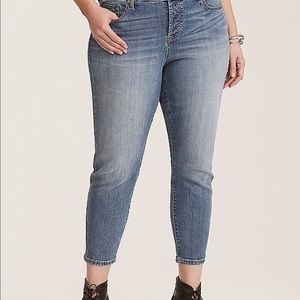 Torrid Light Wash Girlfriend Jeans sz 14xs